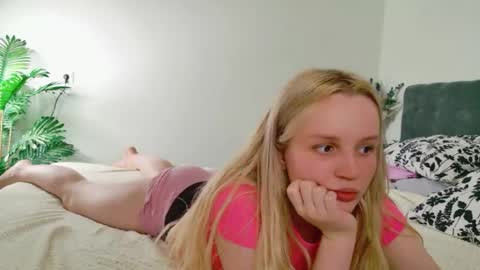 tinasiner online show from May 24, 3:00 pm