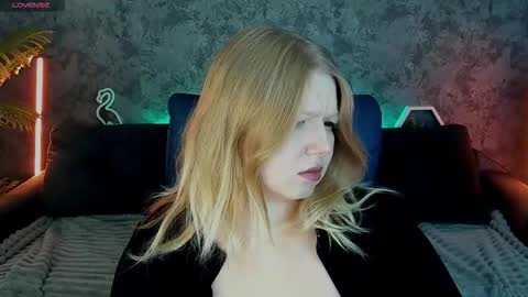 TinkerrBelll online show from November 16, 8:20 pm