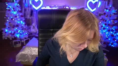 Snapshot of tinkerrbelll chatting on December 30, 1:58 pm TinkerrBelll online show from December 30, 1:58 pm