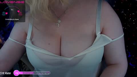Snapshot of tinkerrbelll chatting on December 16, 7:43 pm TinkerrBelll online show from December 16, 7:43 pm