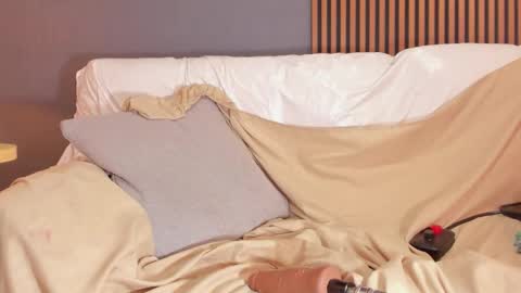 Snapshot of tinny_annie chatting on September 19, 10:31 pm Hey Im Annie online show from September 19, 10:31 pm