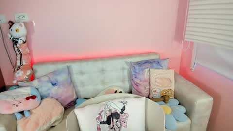 tiny_cora online show from May 16, 4:39 pm