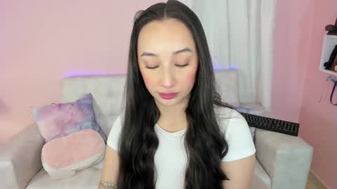 tiny_cora online show from January 4, 4:32 pm