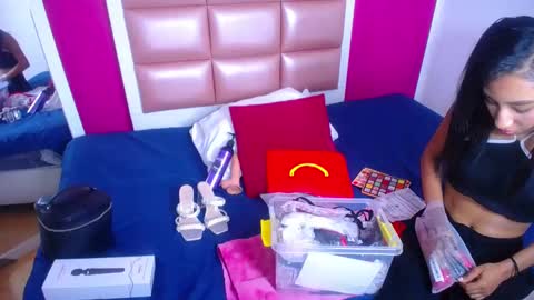 tiny_sarah1 online show from November 4, 4:50 am