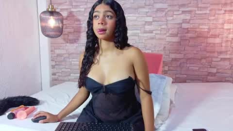 tiny_sophy online show from September 10, 1:55 pm