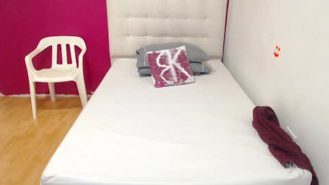 tiny_whore18 online show from December 7, 11:51 am