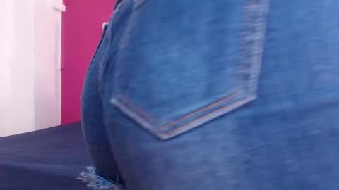 tiny_whore18 online show from October 16, 4:31 pm