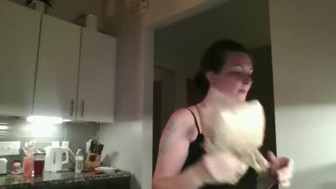 tinyassbossymilf online show from April 10, 4:51 am