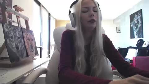 stage Kylie Sinner  brand CLITBAIT online show from September 27, 5:20 pm