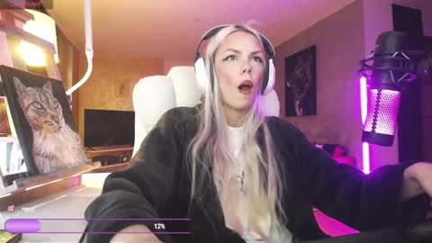 stage Kylie Sinner  brand CLITBAIT online show from March 7, 12:17 am