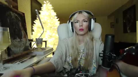 stage Kylie Sinner  brand CLITBAIT online show from January 12, 6:06 am