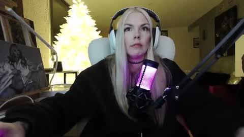 stage Kylie Sinner  brand CLITBAIT online show from January 24, 6:24 am