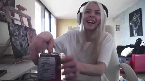 stage Kylie Sinner  brand CLITBAIT online show from October 8, 7:18 pm