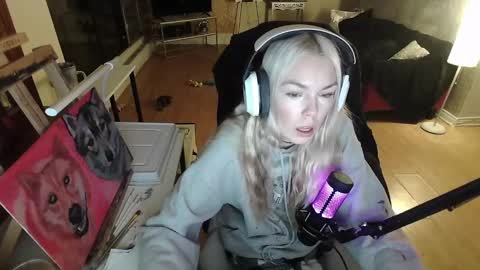 stage Kylie Sinner  brand CLITBAIT online show from February 5, 6:46 am