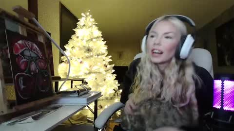 stage Kylie Sinner  brand CLITBAIT online show from January 3, 11:55 pm