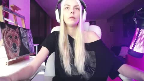 stage Kylie Sinner  brand CLITBAIT online show from September 25, 1:37 am