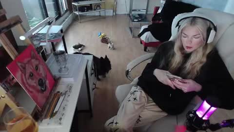 stage Kylie Sinner  brand CLITBAIT online show from February 6, 9:17 pm