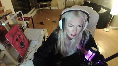 stage Kylie Sinner  brand CLITBAIT online show from February 4, 7:51 am