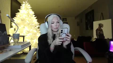 stage Kylie Sinner  brand CLITBAIT online show from January 18, 12:35 am