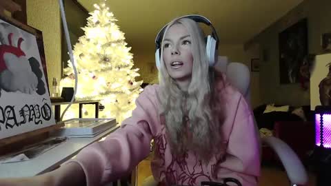 stage Kylie Sinner  brand CLITBAIT online show from January 5, 9:47 pm