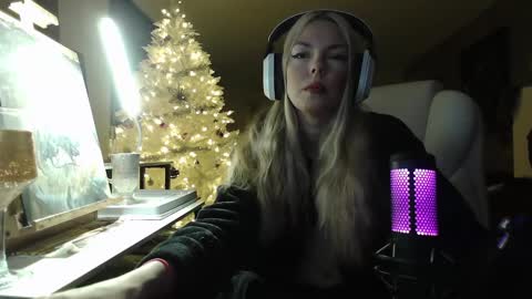 stage Kylie Sinner  brand CLITBAIT online show from January 10, 1:21 am