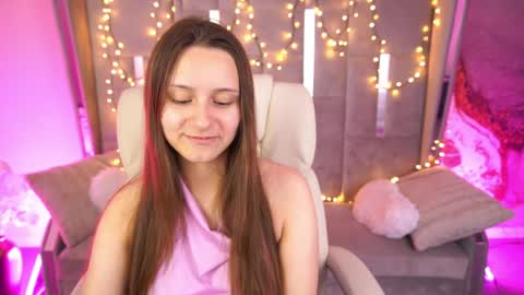 tinynataliee online show from June 3, 6:14 am