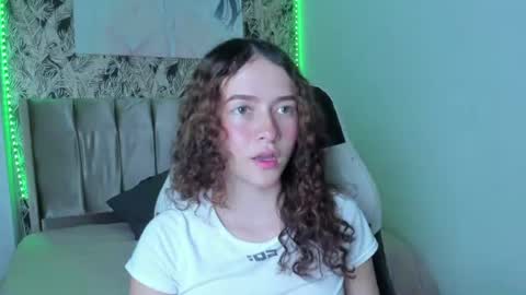 tinysophi online show from June 15, 4:18 pm