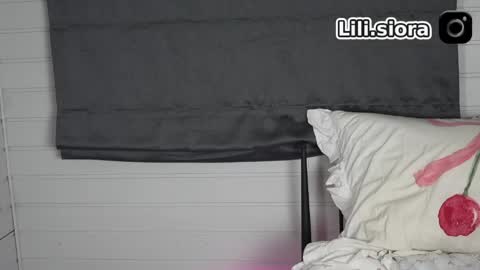 Lili online show from May 18, 8:04 pm