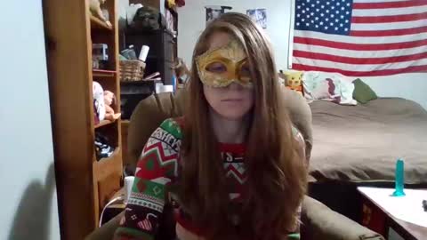 Snapshot of tittygirl8 chatting on December 19, 10:32 pm Tittygirl8 online show from December 19, 10:32 pm