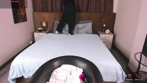 Snapshot of to_your chatting on October 12, 10:12 pm 2 GMT Mo Tu We Th Fr 10am-4am online show from October 12, 10:12 pm