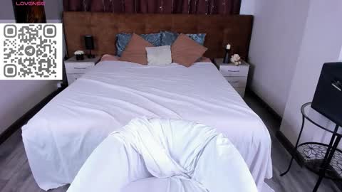 Snapshot of to_your chatting on October 6, 11:09 pm 2 GMT Mo Tu We Th Fr 10am-4am online show from October 6, 11:09 pm