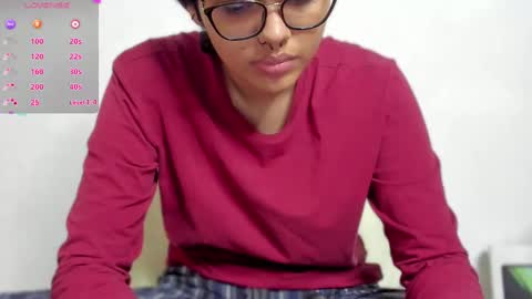 Snapshot of tokyo_uwu chatting on December 17, 11:28 am sofi 3 online show from December 17, 11:28 am