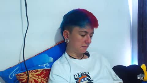 Snapshot of tomboyblue chatting on December 18, 3:55 pm Blue online show from December 18, 3:55 pm