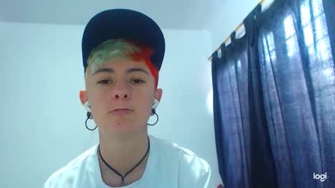 Snapshot of tomboyblue chatting on December 5, 6:44 pm Blue online show from December 5, 6:44 pm