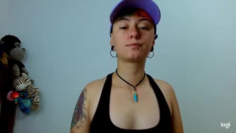 Snapshot of tomboyblue chatting on February 18, 1:55 pm Blue online show from February 18, 1:55 pm
