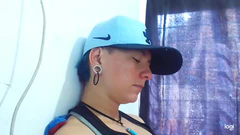 Snapshot of tomboyblue chatting on December 21, 3:31 pm Blue online show from December 21, 3:31 pm