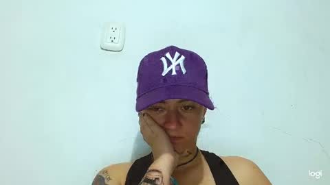Snapshot of tomboyblue chatting on January 19, 11:00 pm Blue online show from January 19, 11:00 pm