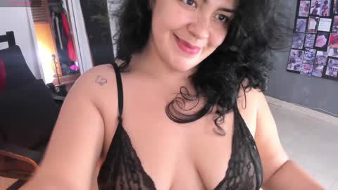 Snapshot of ton_amourrx chatting on January 24, 10:30 pm lady blue online show from January 24, 10:30 pm