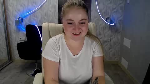 Snapshot of tori_blond chatting on December 2, 12:28 pm tori_blond online show from December 2, 12:28 pm