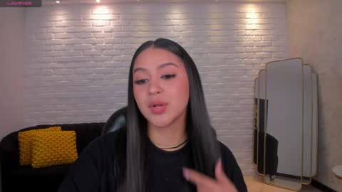 Tori Cross online show from December 19, 12:45 pm