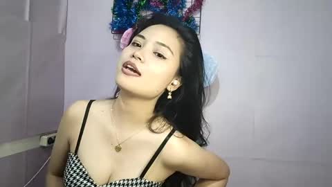 Emma online show from May 23, 2:15 pm