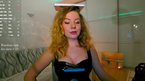 Madam Viktoria   Vacation in Portugal  2811 - 0412 online show from December 7, 8:38 pm