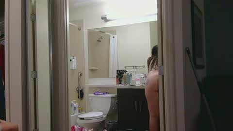 BringTheFREAKOutShe online show from September 10, 9:31 am