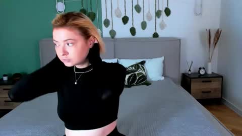 tracycurtis online show from September 10, 5:51 am