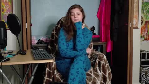 TreeJeanne online show from September 24, 4:00 am