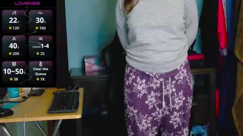 TreeJeanne online show from November 18, 3:40 am