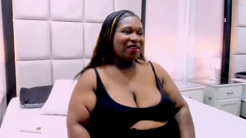 Treisy Vixen big ass online show from June 3, 3:18 am