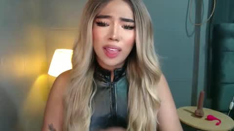 trexie_fucks15 online show from November 4, 3:33 am