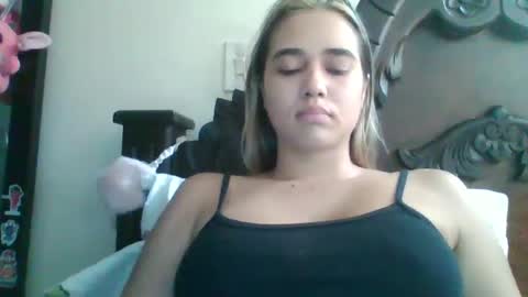triana_bell online show from January 10, 5:02 pm