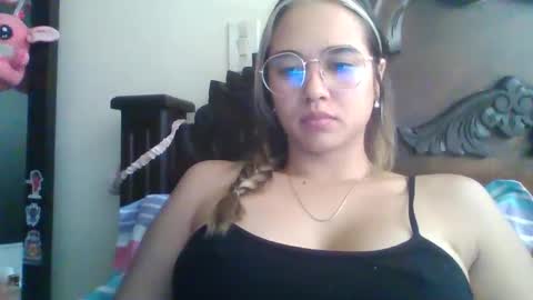 triana_bell online show from December 27, 4:22 pm